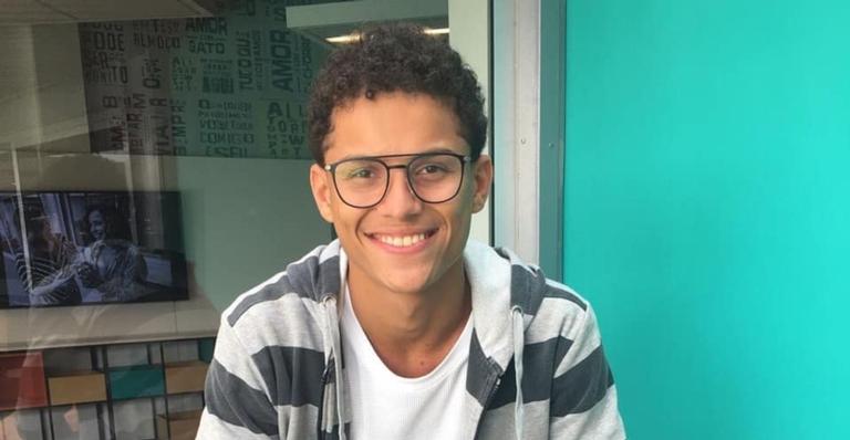 Ex-BBB Danrley briga com seguidores que pedem para que ele saia do armário: ”Tentando me insultar”