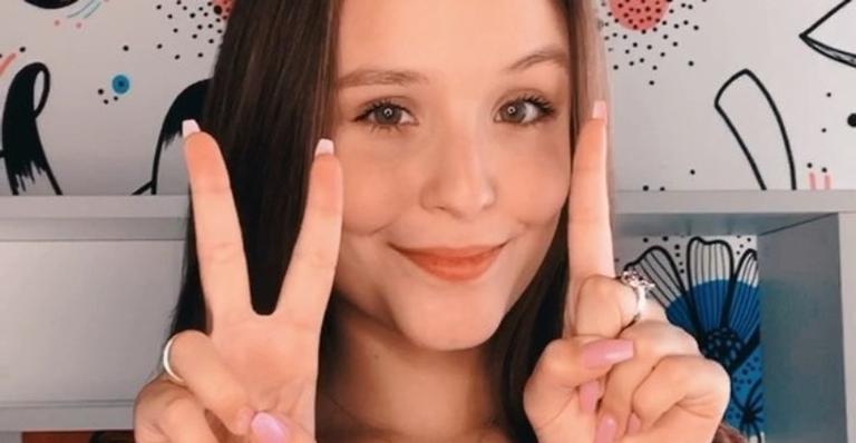 Larissa Manoela atinge marca de 21 milhões de seguidores em rede e agradece fãs: ”Anjinhos”
