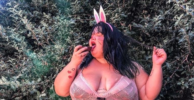 Thais Carla posa ao lado do marido e diz: ”Lendo os comentários dos haters”