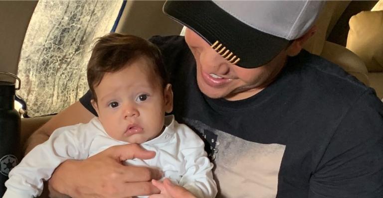 Wesley Safadão enche a web de fofura ao postar foto de Dom fantasiado: ”Queria só dar um apertão”