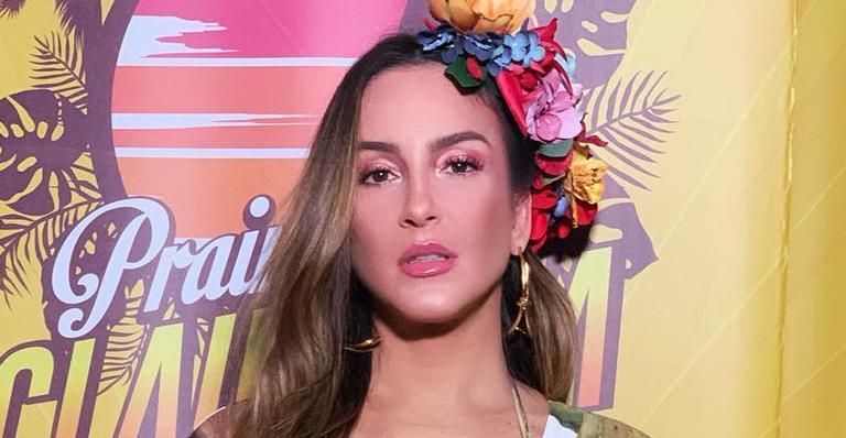 Claudia Leitte posta foto de batizado e seguidores não perdoam: ”Carnaval é festa da carne!”