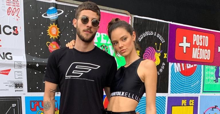 Após suposta traição, Laura Neiva espera filho de Chay Suede