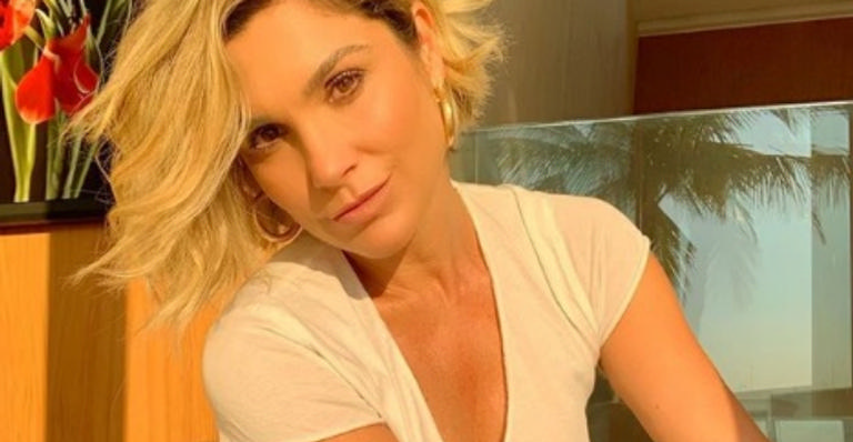 Flávia Alessandra aumenta a temperatura da web com foto sensual 