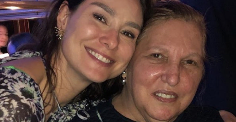Lavínia Vlasak se pronuncia após suposto sumiço da mãe
