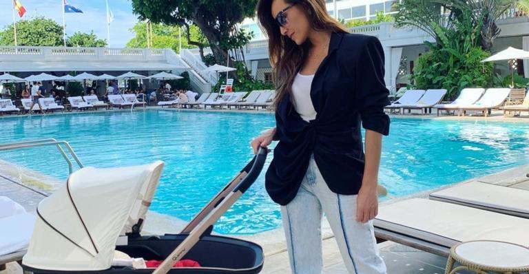 Sabrina Sato encanta seguidores ao mostrar Zoe na cadeirinha: ”Primeira viagem”