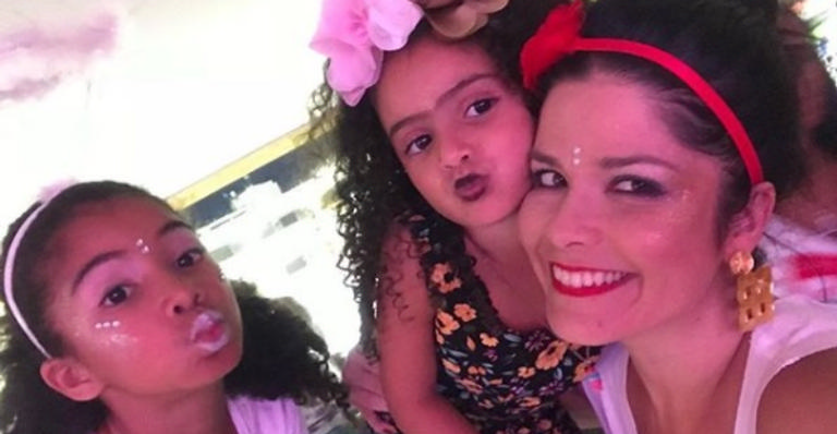Samara Felippo desabafa: ”Eu amo minhas filhas, mas não amo tanto ser mãe”