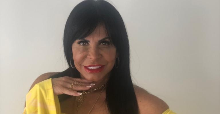 Gretchen posa sensual e desabafa: ”Preciso de colo”