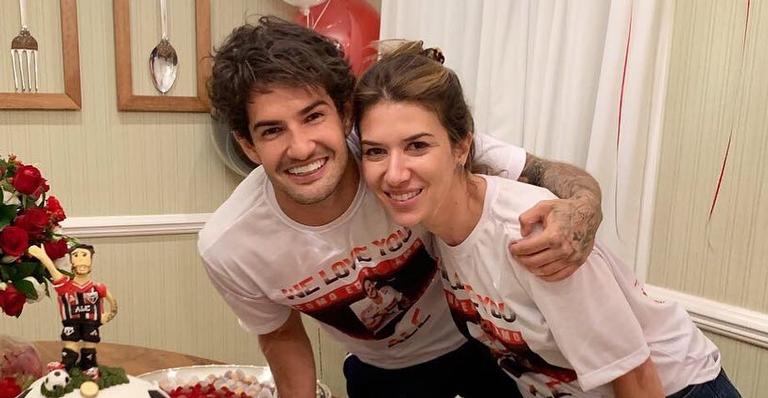 Senor, caçula de Patrícia Abravanel, ganha camiseta com foto de Pato