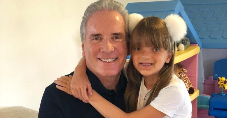 Roberto Justus comemora 64 anos ao lado da família: ”Meu conforto”
