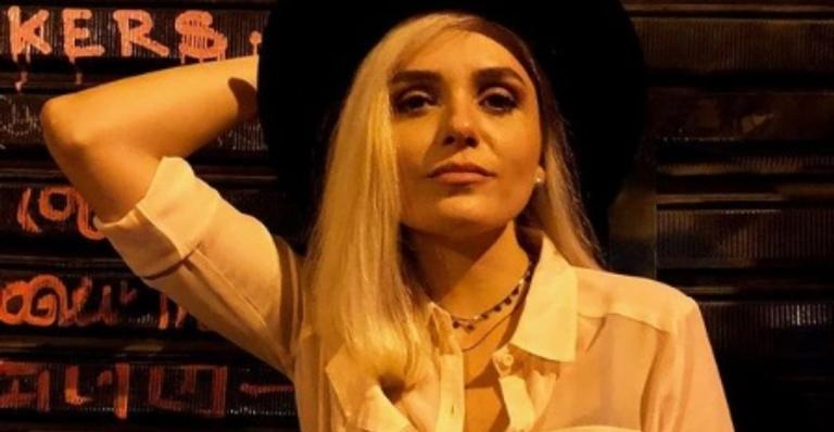 De visual novo, Monica Iozzi considera raspar o cabelo após sofrer assédio 