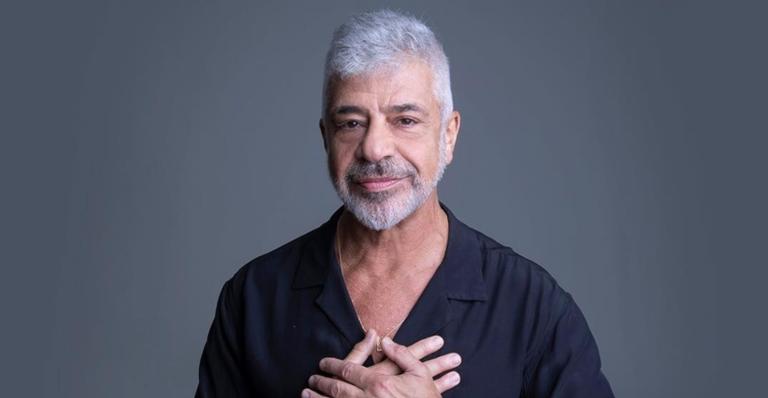 Após oficializar união estável, Lulu Santos se declara ao noivo: ”Love is blue”