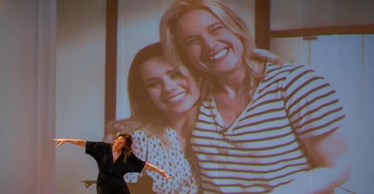 Fernanda Gentil revela amor por Sandy: ”Pego o whatsapp só para ver se ela está online”