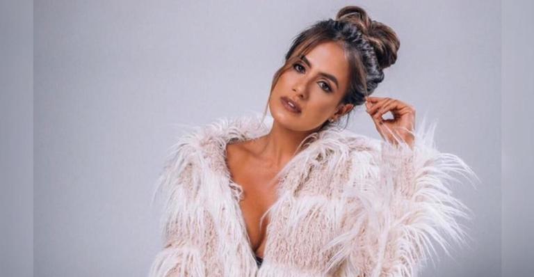 Carol Peixinho deixa seguidores animados ao posar com tanquinho à mostra: ”Só vem”