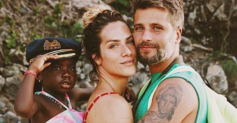 Giovanna Ewbank relembra perrengue que passou com Titi em avião: ”Pum”