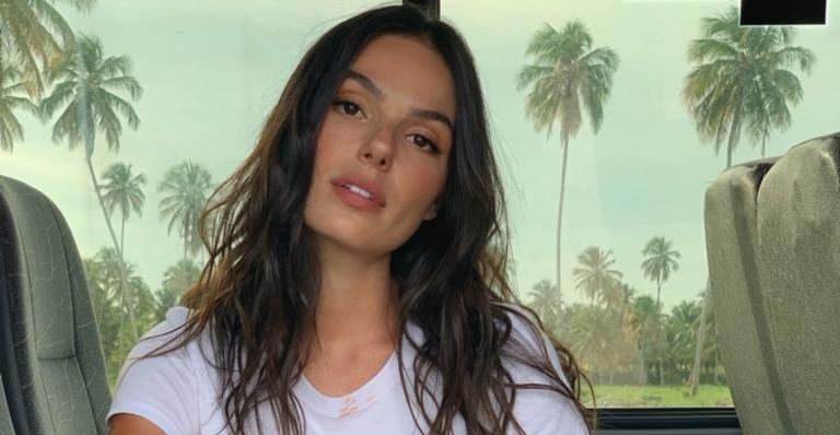 Isis Valverde leva Rael para passear no shopping e menino dá show de simpatia