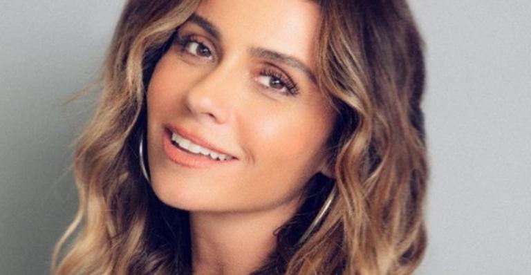 Giovanna Antonelli divulga foto de cara lavada e fã comenta: ‘’Rosto de adolescente!’’