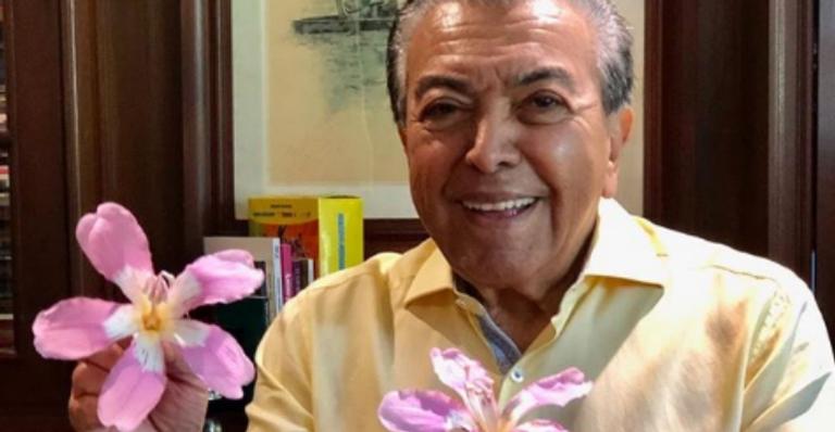 Maurício de Souza causa alvoroço ao posar com filho e genro