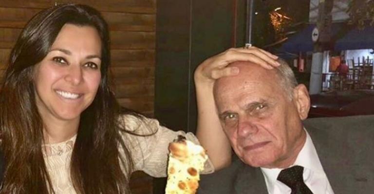 Viúva de Ricardo Boechat divulga foto inédita e faz declaração emocionante: ‘’Saudade’’