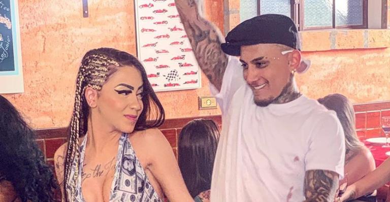 MC Mirella é criticada após tatuar rosto do namorado: ”Desnecessário”