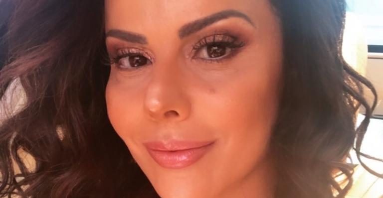 De biquíni fio dental, Viviane Araújo faz a web pegar fogo ao renovar o bronze em praia carioca