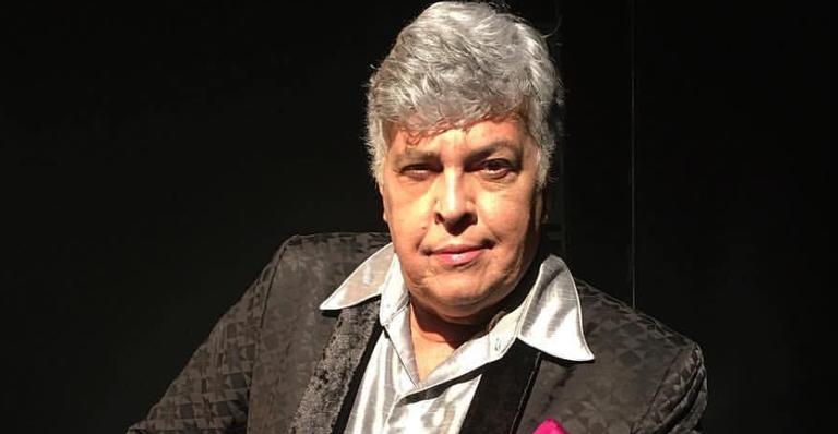 Com sunga minúscula, Sidney Magal leva seguidoras à loucura