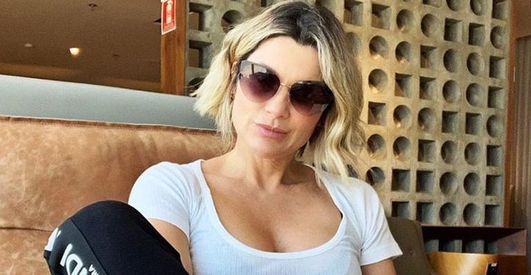 Flávia Alessandra vira super heroína e seguidor brinca: ”Cueca do Otaviano”