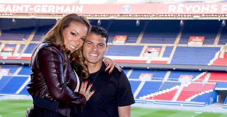 Esposa de Thiago Silva abre o jogo sobre pedidos de ajuda: ”Igual o Silvio Santos”