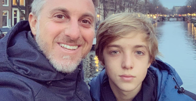 Luciano Huck faz viagem internacional com filho mais velho e declara: ‘’Meu parceiro’’