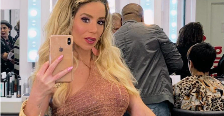 Danielle Winits é criticada por apresentação e Miguel Falabella defende: ”Não é cantora’’