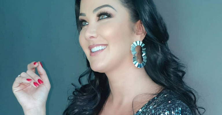 Helen Ganzarolli faz rara aparição ao lado do namorado, César Kuratomi 