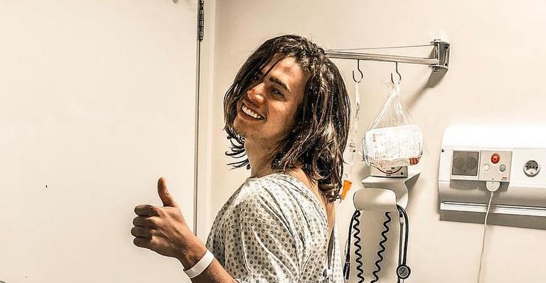 Whindersson Nunes senta em lugar inusitado e causa alvoroço na web