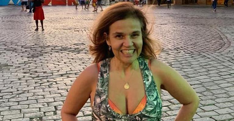 Na cadeira de rodas, Claudia Rodrigues distribui sorrisos no Rio de Janeiro