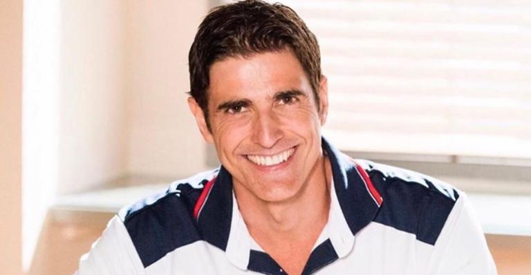 Reynaldo Gianecchini aparece nu em cena de ‘A Dona do Pedaço’ e leva web à loucura