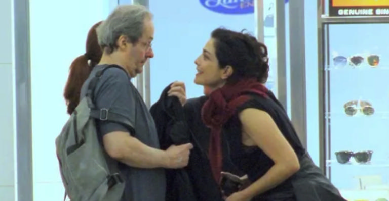 Letícia Sabatella é flagrada aos beijos com o ator Daniel Dantas
