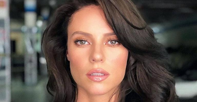 Com bumbum empinado, Paolla Oliveira mostra estilo de sua nova personagem: ”Basiquinha”