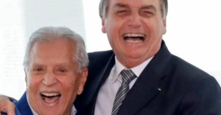 Carlos Alberto de Nóbrega se encontra com Bolsonaro e é detonado: ”Hipocrisia”