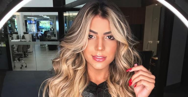 Hariany surge com decote generoso e leva web à loucura: ”Merece o mundo”