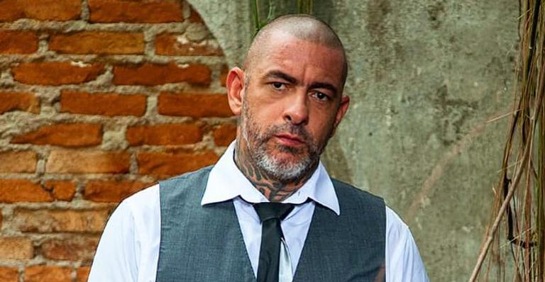 Henrique Fogaça posa com filha portadora de síndrome rara e emociona os fãs: ”Especiais”
