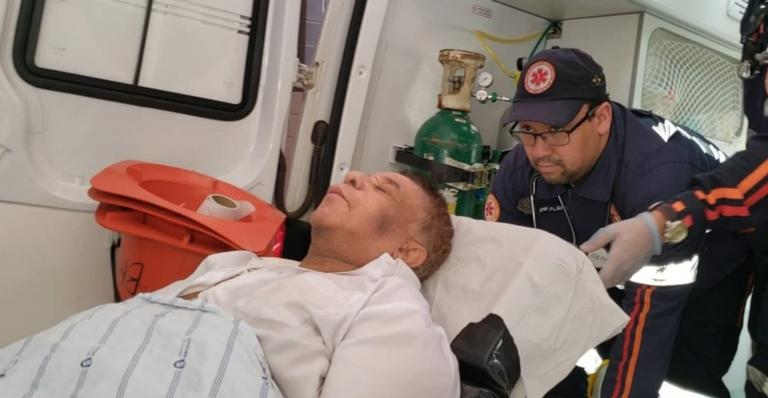 Com piora, Agnaldo Timóteo está em coma induzido