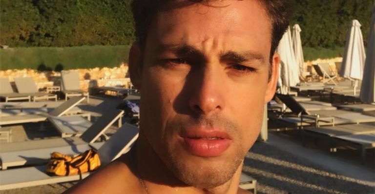 Cauã Reymond é flagrado ao lado da irmã gata e surpreende fãs