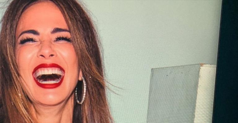 Luciana Gimenez aparece só de calcinha e sem sutiã e quebra a web: ”Apelação”