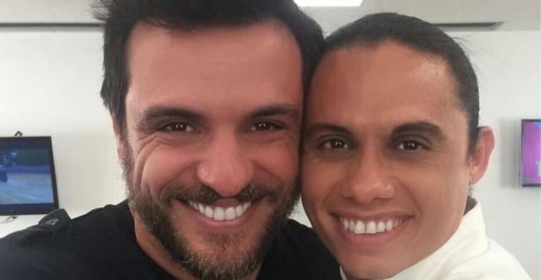 Ator global aparece com bumbum de fora e causa alvoroço na web