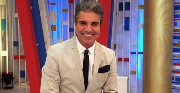 João Kleber é internado às pressas e esposa revela: ”Corria risco de infartar”