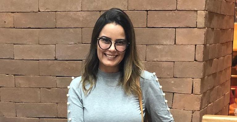 Luciele Di Camargo veste fantasia inusitada para treinar na academia