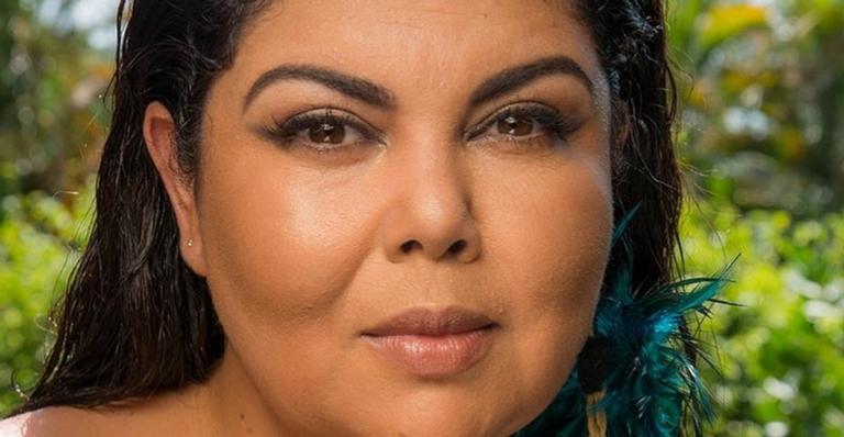 Fabiana Karla aparece de lingerie branca e fala sobre padrões: ”Linda”