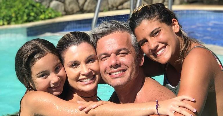 Flávia Alessandra desaba com surpresa das filhas: ”Aperto no coração”
