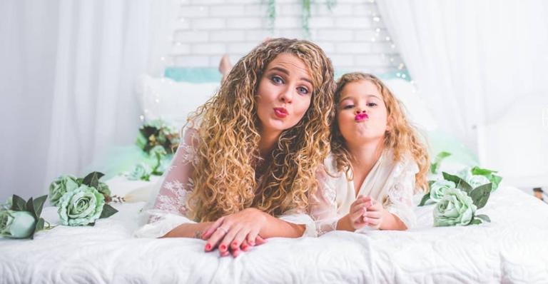 Prestes a participar de repescagem, Debby Lagranha dá festão de aniversário para a filha