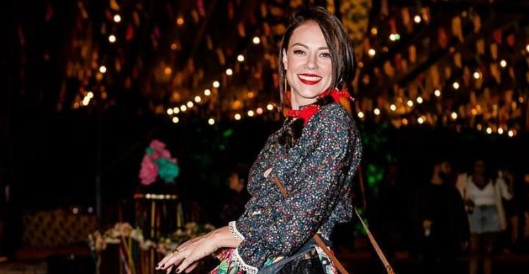 Soltinha que nem arroz! Paolla Oliveira beija famosa em baile funk no Rio de Janeiro