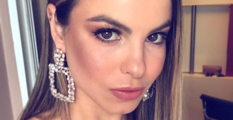 Sthefany Brito surge com novo visual e sutiã transparente quebra a web