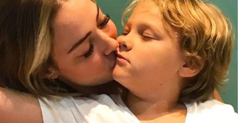 Filho de Neymar rouba cena em cliques do casamento da mãe, Carol Dantas
